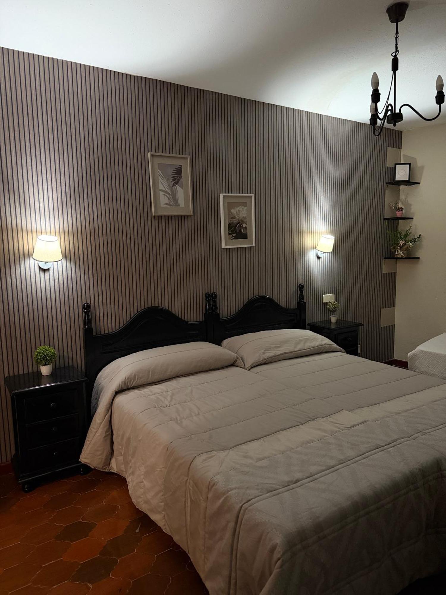 El Valle Hostal Restaurante La Pradera de Navalhorno 외부 사진